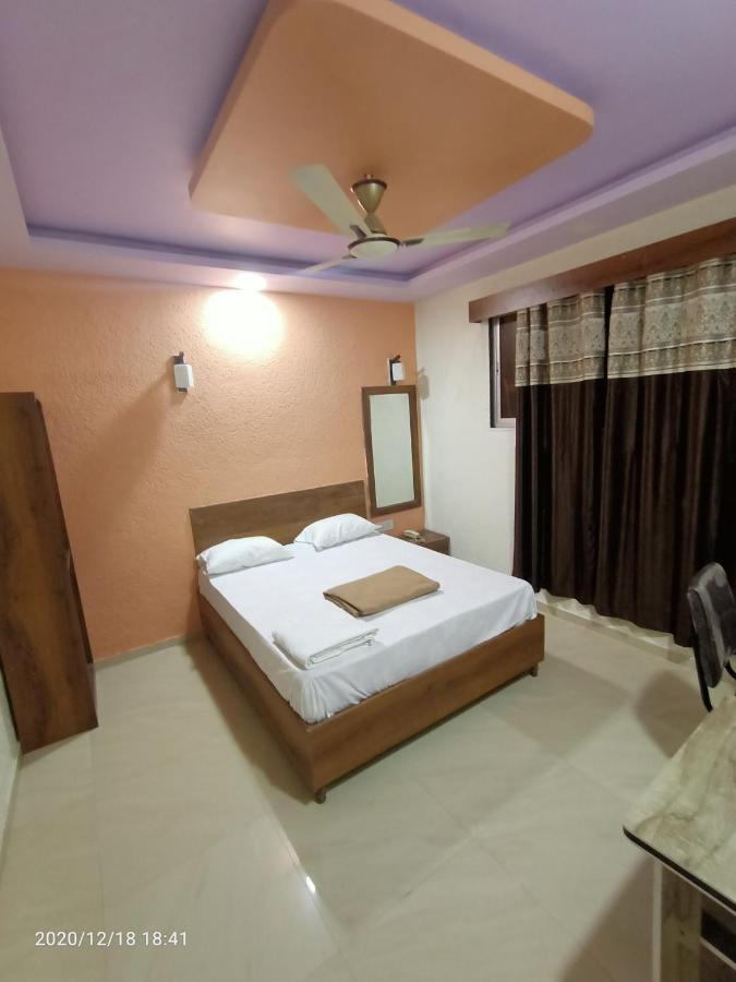 Hotel Riviera Residency Thane Buitenkant foto
