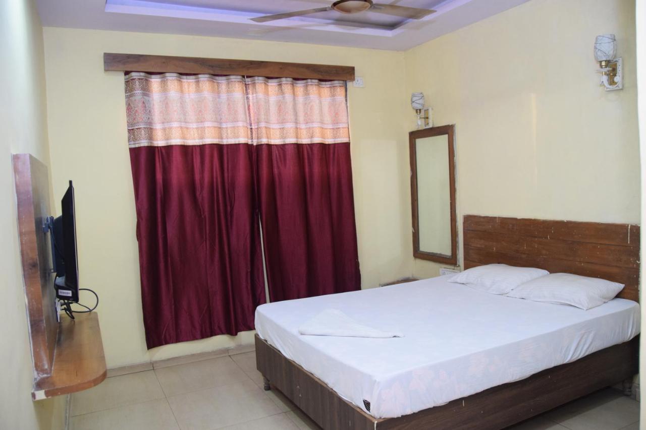 Hotel Riviera Residency Thane Buitenkant foto