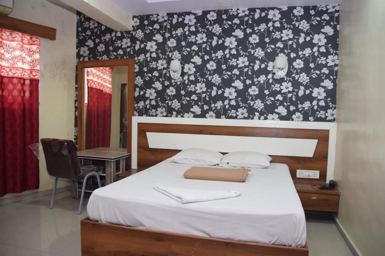 Hotel Riviera Residency Thane Buitenkant foto