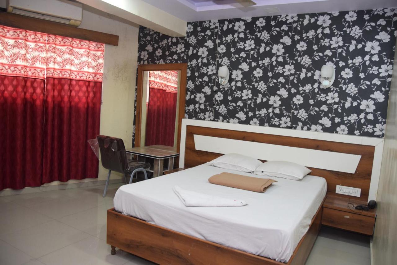 Hotel Riviera Residency Thane Buitenkant foto
