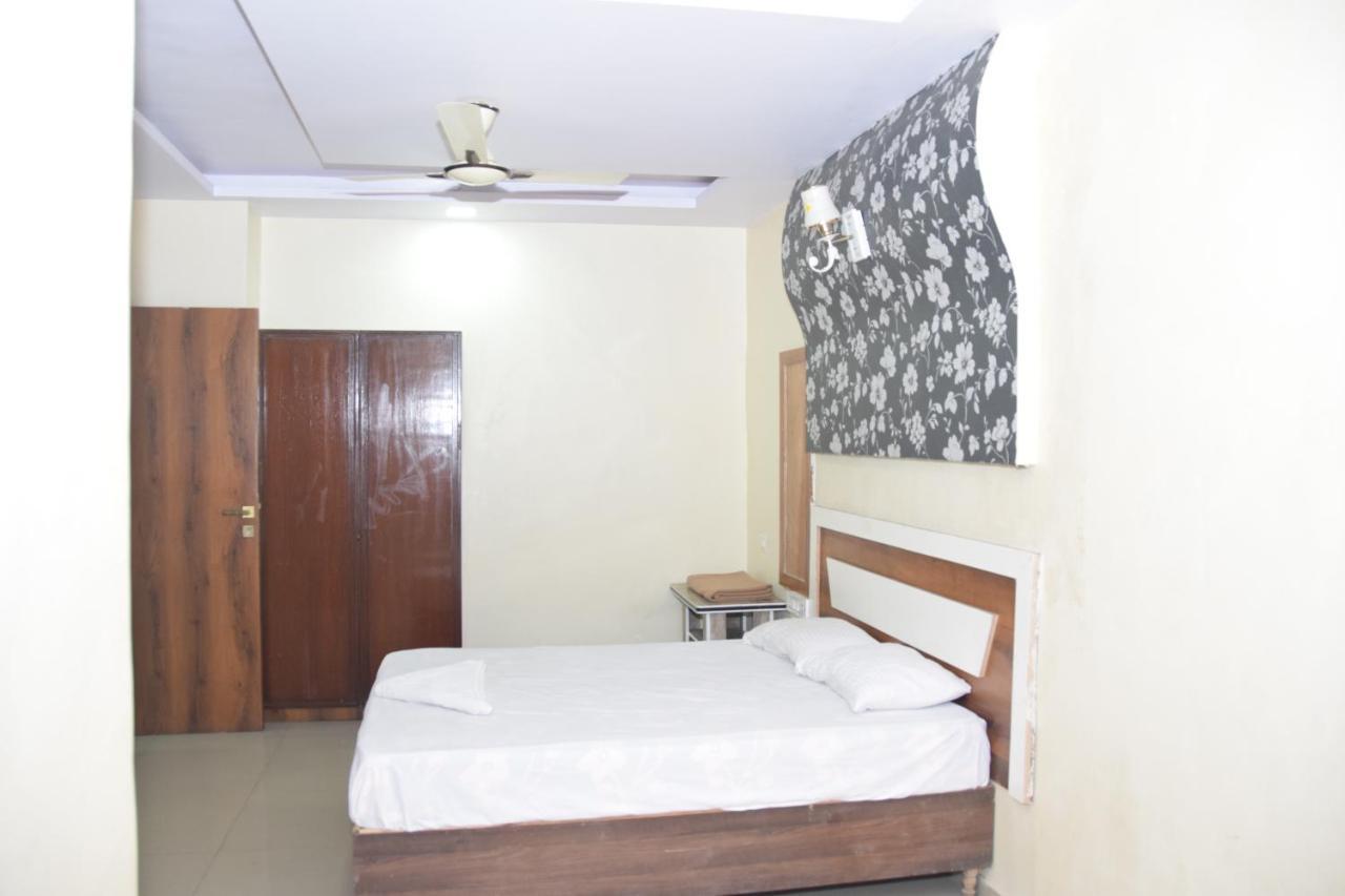 Hotel Riviera Residency Thane Buitenkant foto