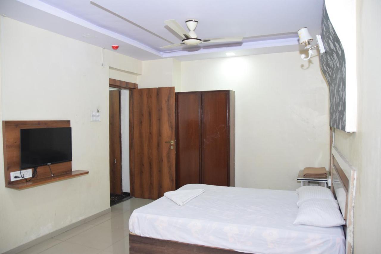 Hotel Riviera Residency Thane Buitenkant foto