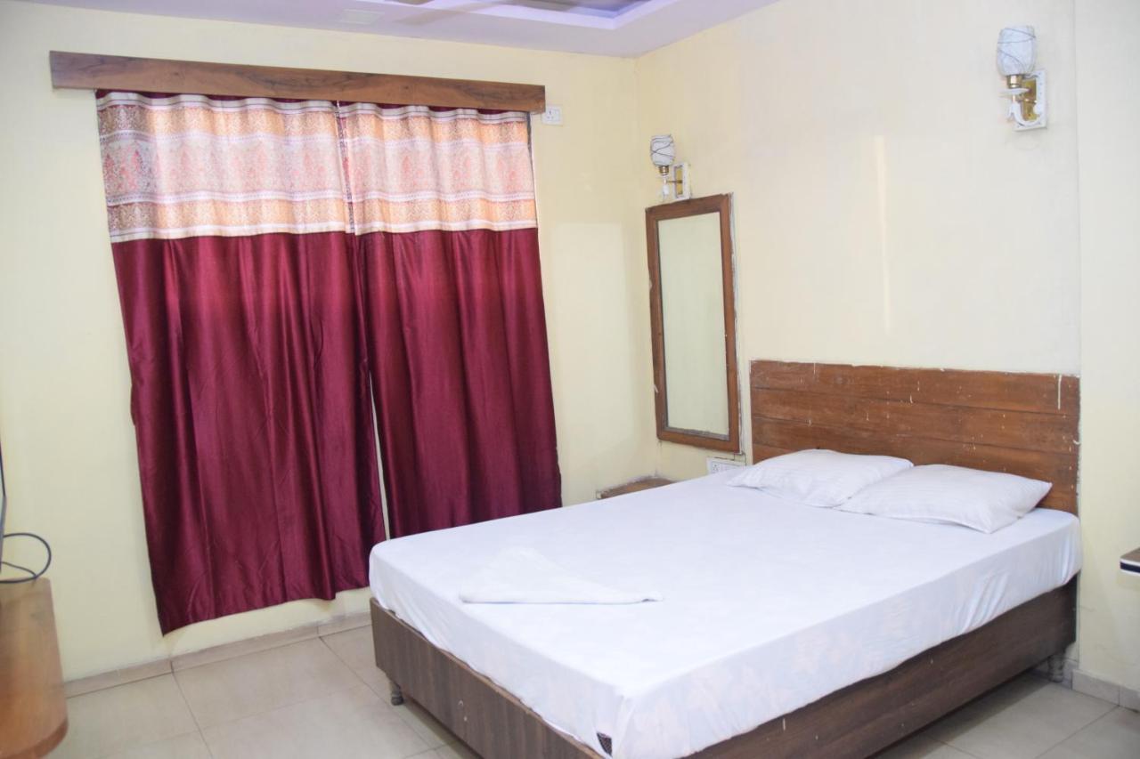 Hotel Riviera Residency Thane Buitenkant foto