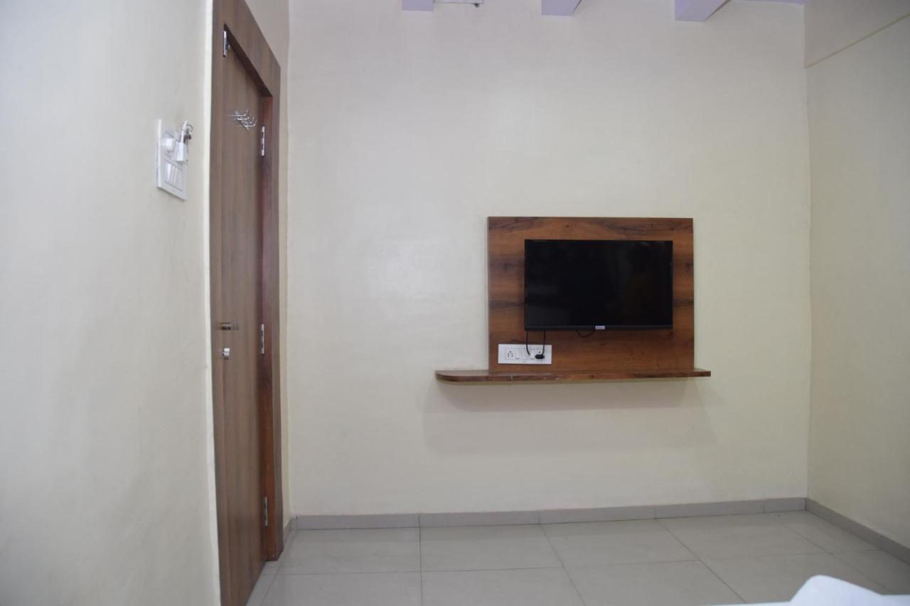 Hotel Riviera Residency Thane Buitenkant foto
