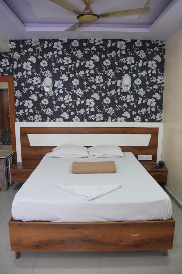 Hotel Riviera Residency Thane Buitenkant foto