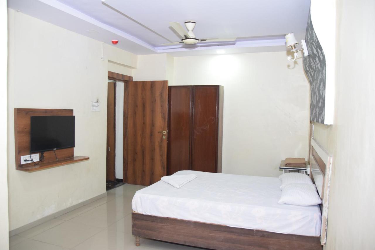 Hotel Riviera Residency Thane Buitenkant foto
