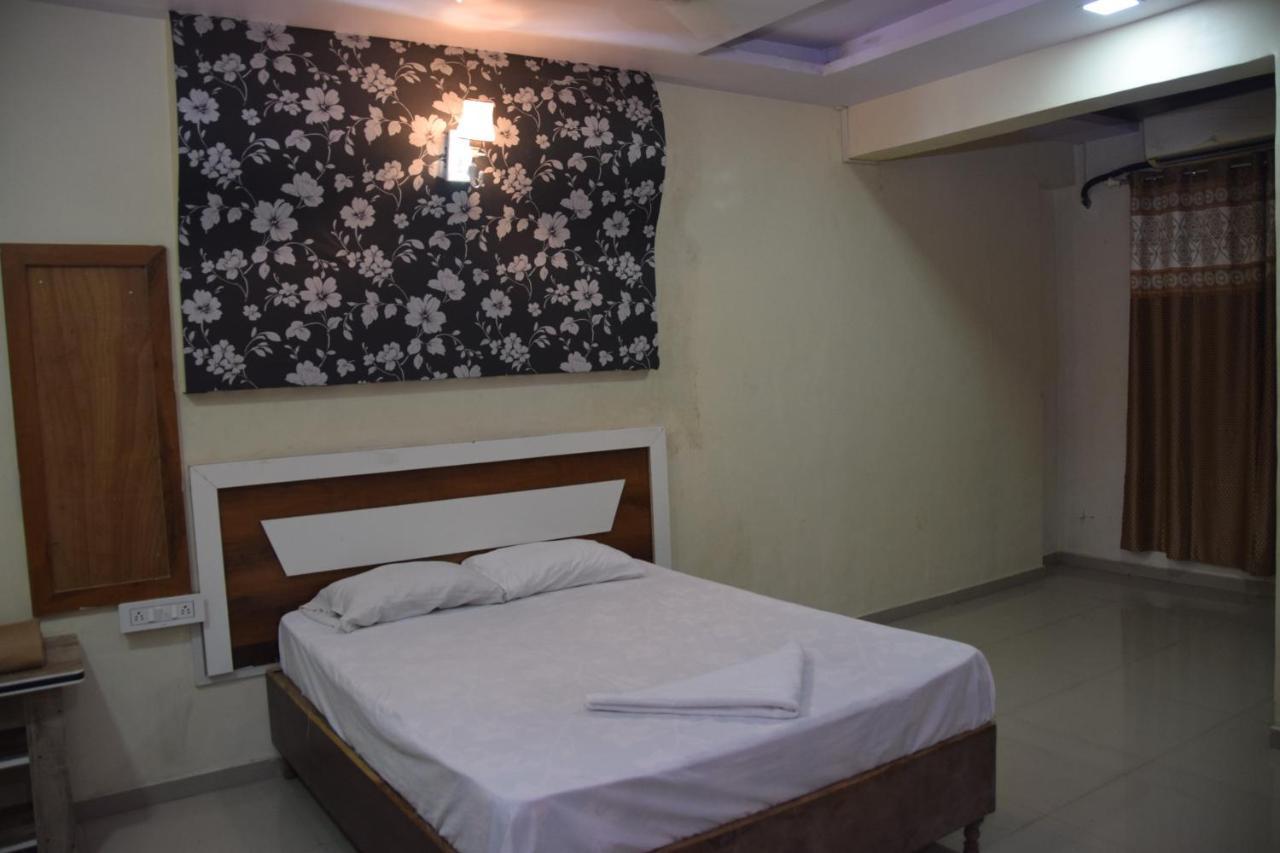 Hotel Riviera Residency Thane Buitenkant foto