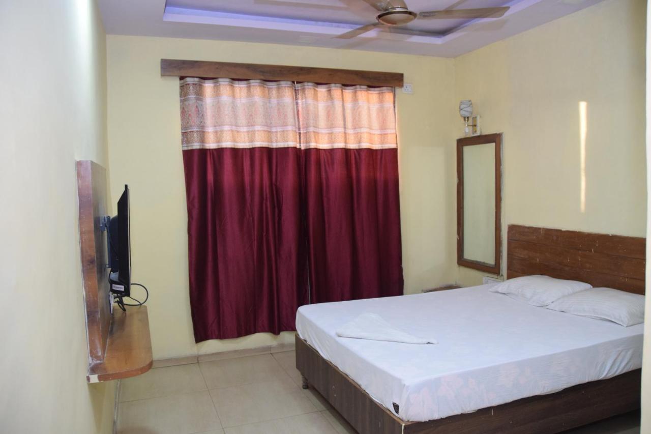Hotel Riviera Residency Thane Buitenkant foto