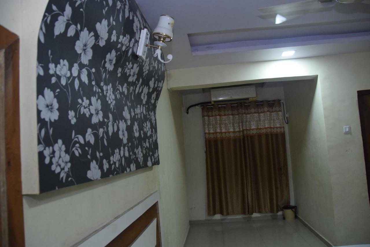 Hotel Riviera Residency Thane Buitenkant foto