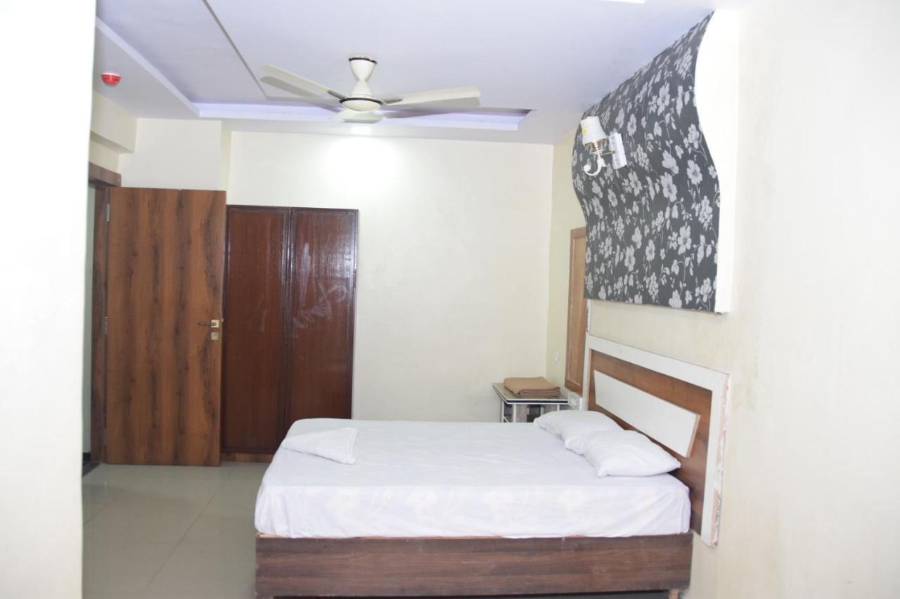 Hotel Riviera Residency Thane Buitenkant foto