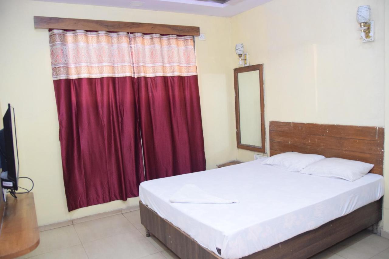 Hotel Riviera Residency Thane Buitenkant foto
