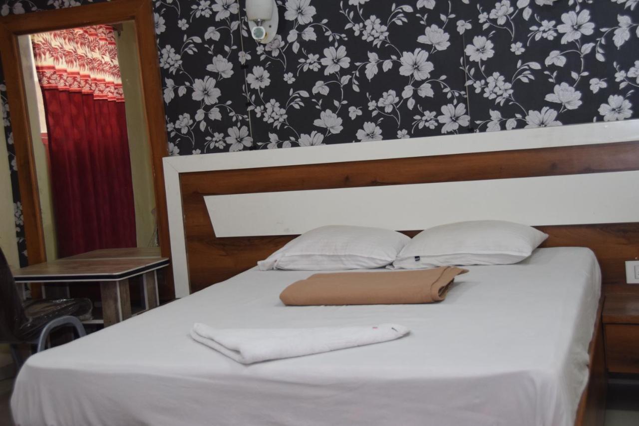 Hotel Riviera Residency Thane Buitenkant foto