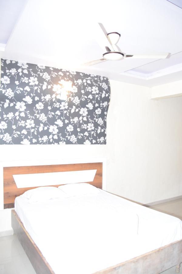 Hotel Riviera Residency Thane Buitenkant foto