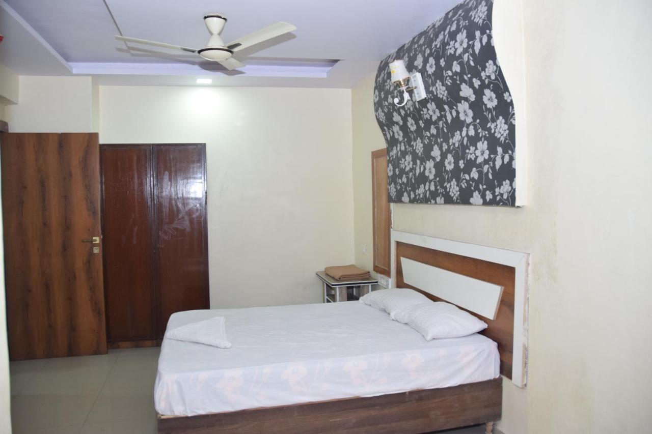 Hotel Riviera Residency Thane Buitenkant foto