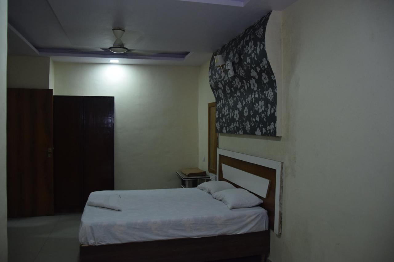 Hotel Riviera Residency Thane Buitenkant foto
