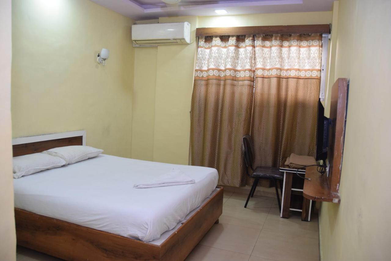 Hotel Riviera Residency Thane Buitenkant foto