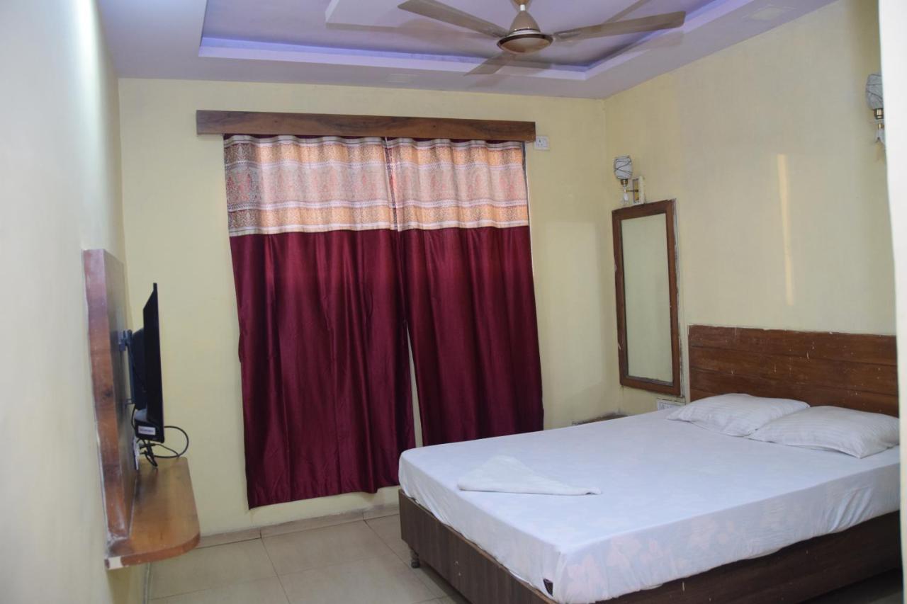 Hotel Riviera Residency Thane Buitenkant foto