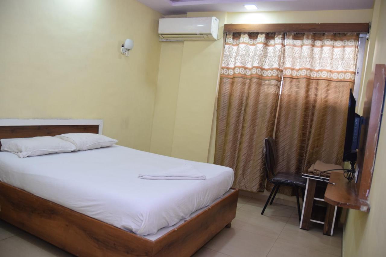 Hotel Riviera Residency Thane Buitenkant foto