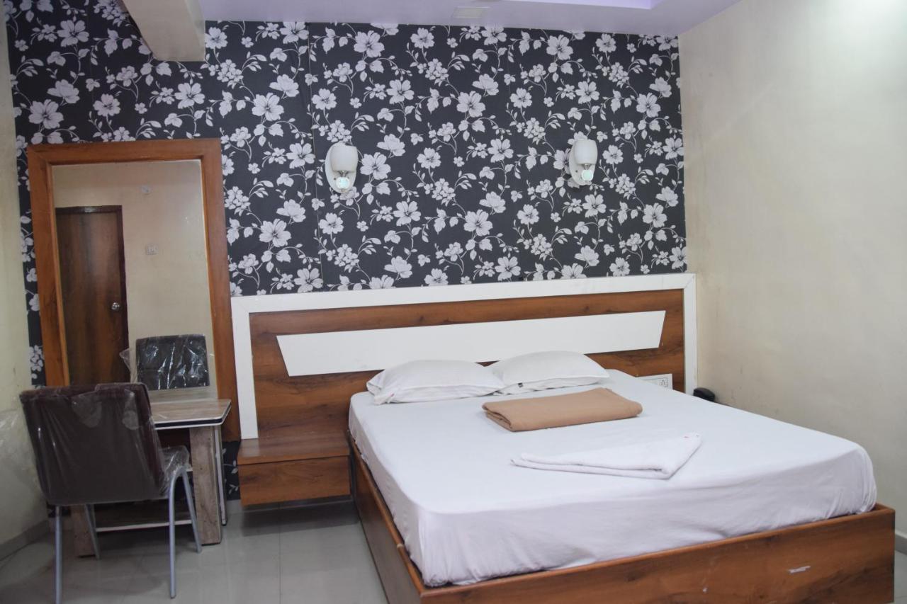 Hotel Riviera Residency Thane Buitenkant foto